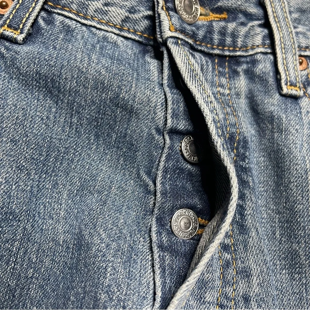 Levi's 501 Original Fit Medium Wash Button Fly Straight Jeans W33 L30